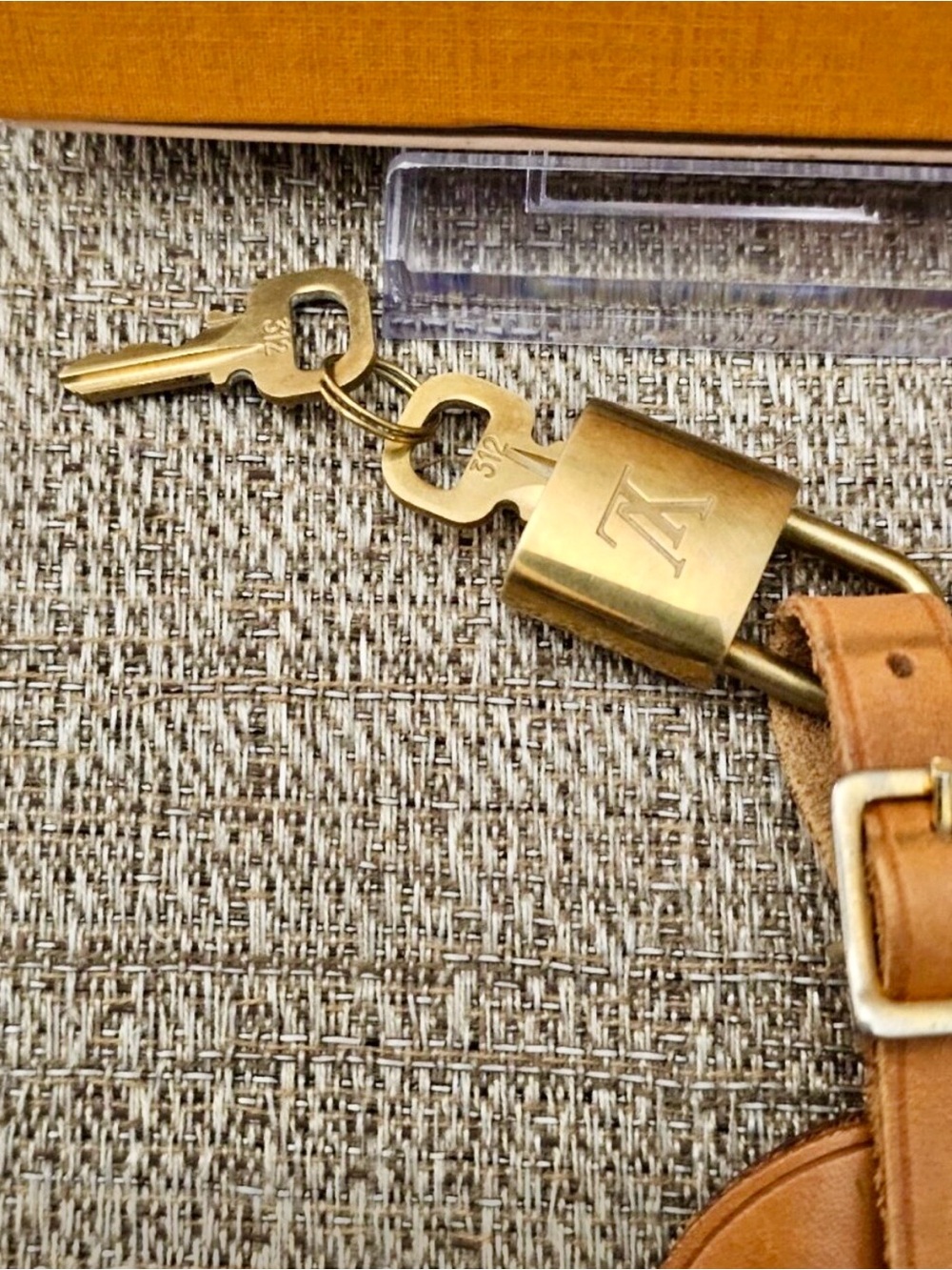Authentic Louis Vuitton Vachetta Luggage Tag Lock 2 Keys 312 & Box Set - Picture 5 of 10